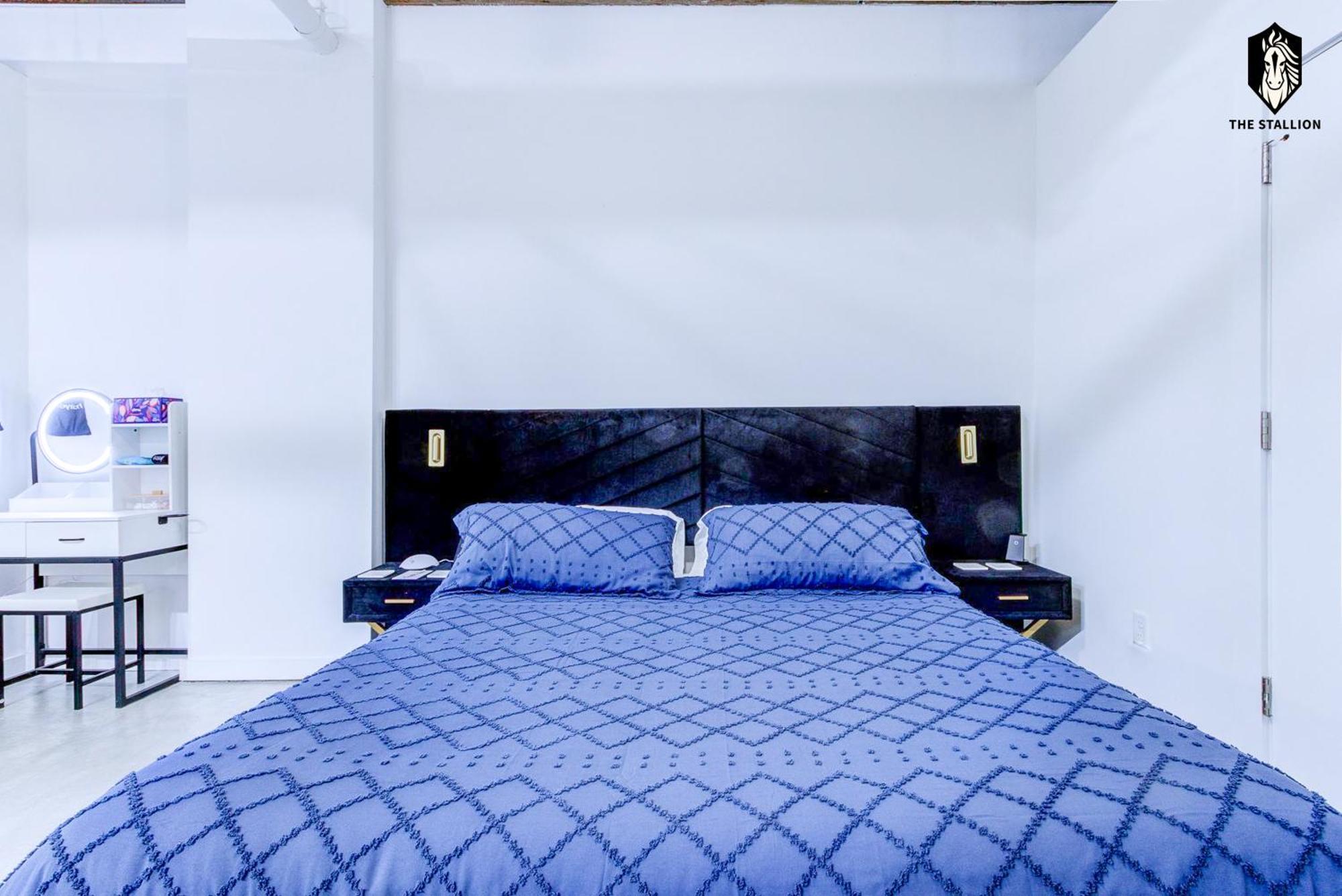 The Stallion #107 - Modern Spacious Loft In Downtown With Free Parking