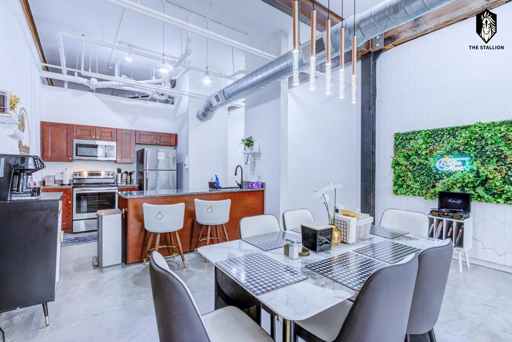 The Stallion #107 - Modern Spacious Loft In Downtown With Free Parking Apartment *